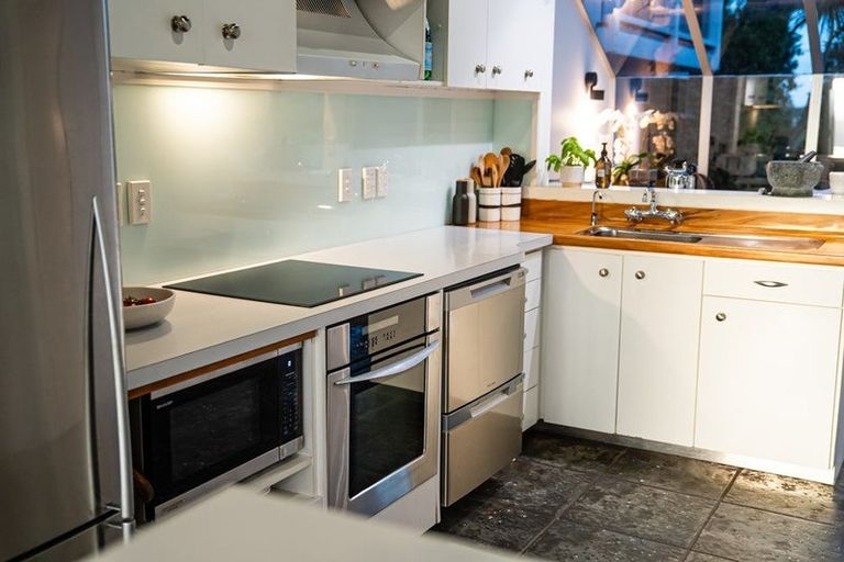 Photo of property in 24 Austin Road, Greenhithe, Auckland, 0632