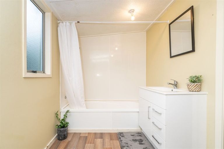 Photo of property in 10 Johnson Street, Milton, 9220