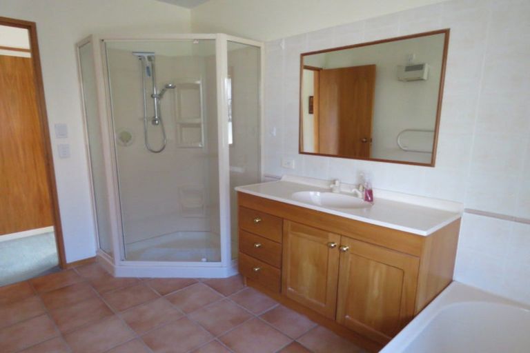 Photo of property in 4 Rochfort Place, Westport, 7825