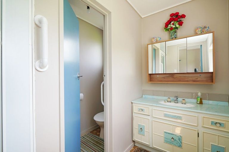 Photo of property in 11 Clifden Highway, Tuatapere, 9620