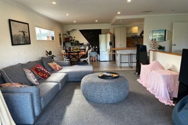 Photo of property in 1/196 Lake Road, Belmont, Auckland, 0622