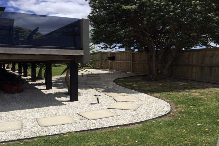 Photo of property in 1/9-11 Masterton Road, Rothesay Bay, Auckland, 0630