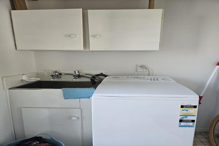 Photo of property in 273 Shakespeare Street, Leamington, Cambridge, 3432