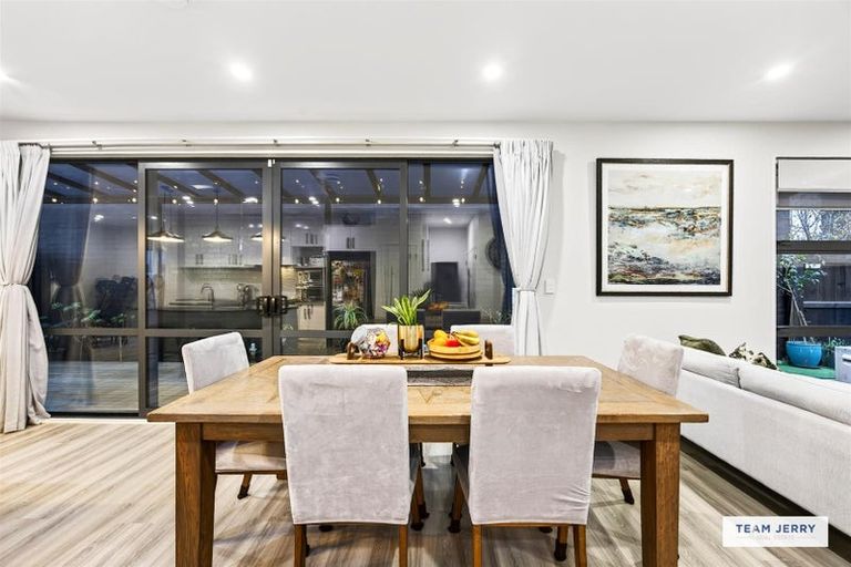 Photo of property in 15 Te Aparangi Road, Papakura, 2110