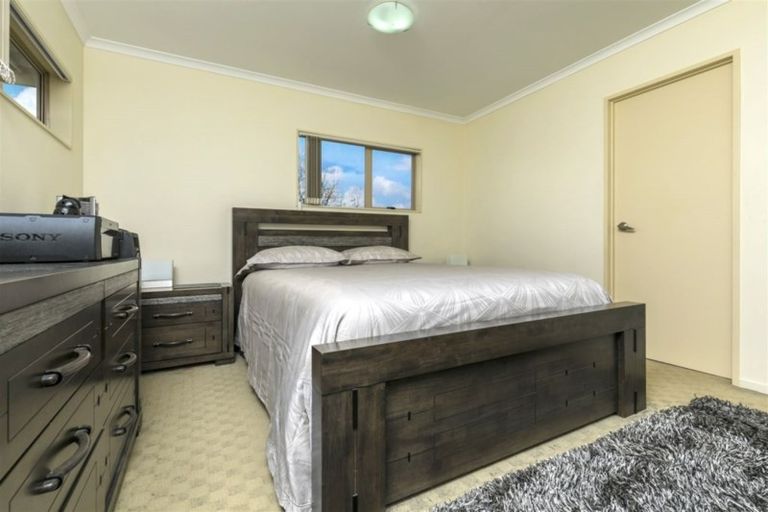 Photo of property in 1 Burton's Drive, Swanson, Auckland, 0614