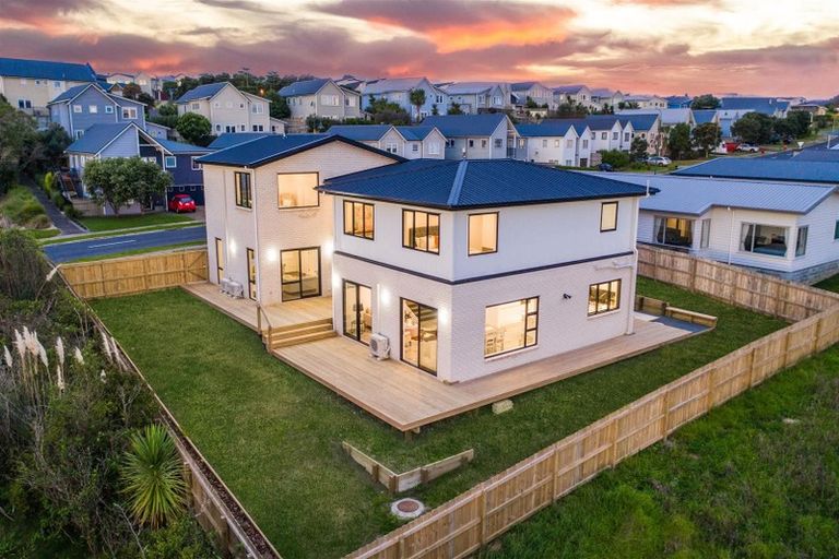 Photo of property in 100 Parkview Drive, Gulf Harbour, Whangaparaoa, 0930