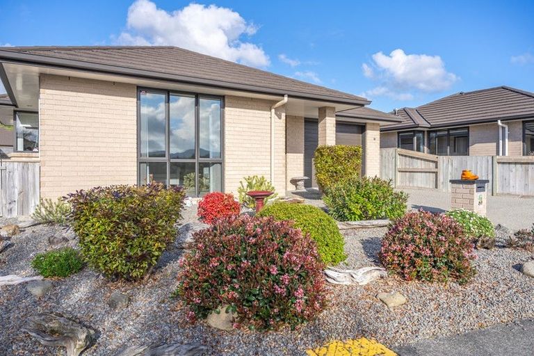 Photo of property in 12 Mcgregor Place, Paraparaumu, 5032