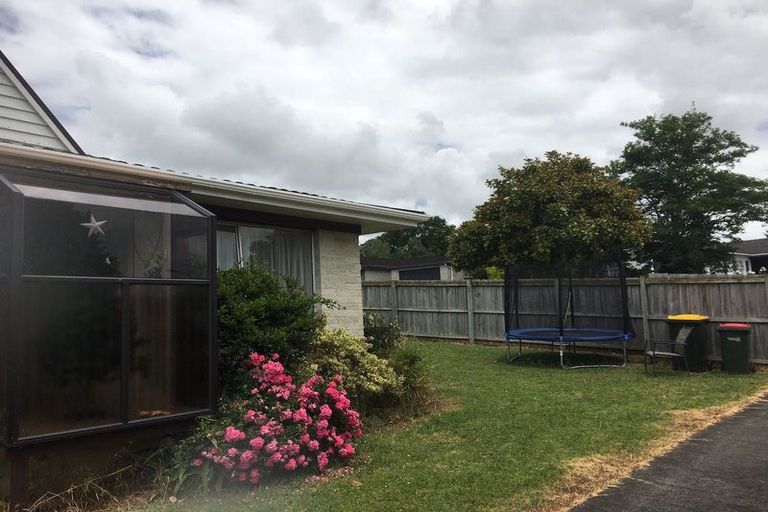 Photo of property in 1/103 Glenmore Road, Sunnyhills, Auckland, 2010