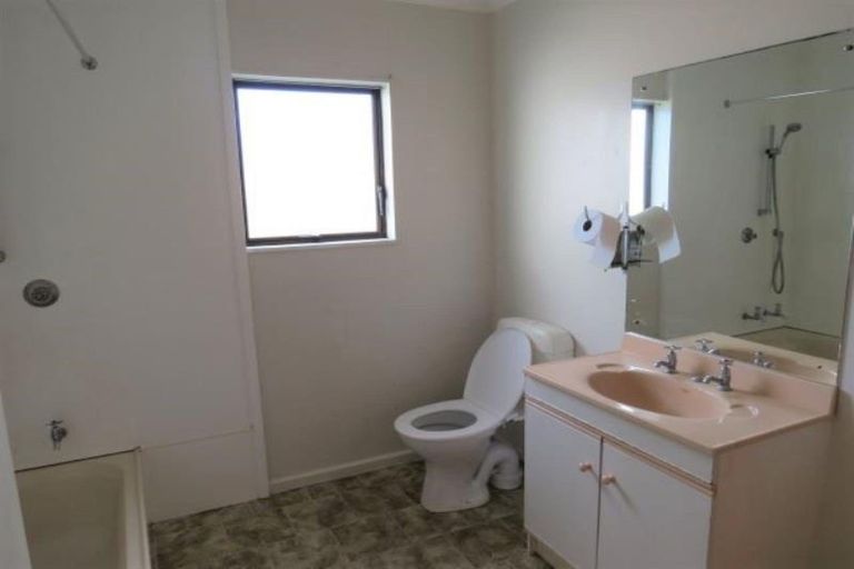 Photo of property in 2/19 Karamu Street, Strandon, New Plymouth, 4312