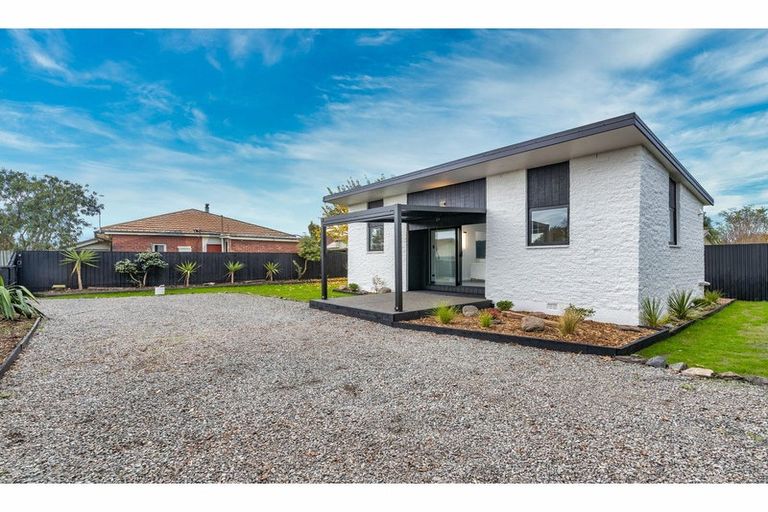 Photo of property in 50a Coopers Road, Dallington, Christchurch, 8061