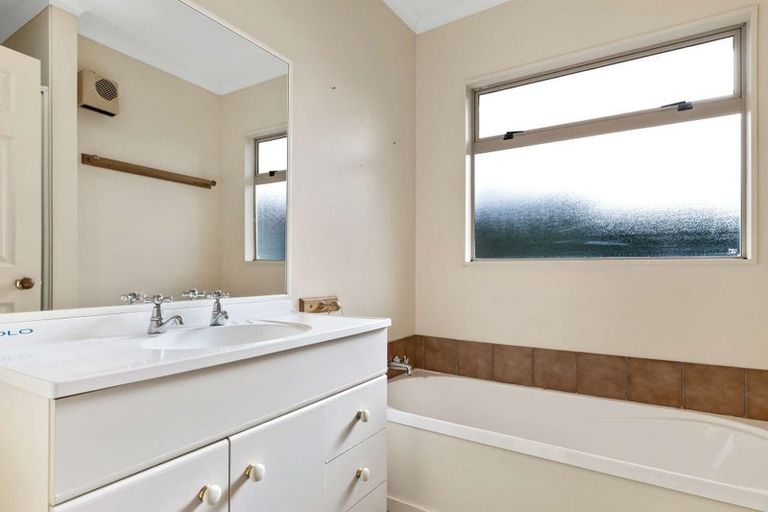 Photo of property in 3 Balmoral Drive, Hilltop, Taupo, 3330