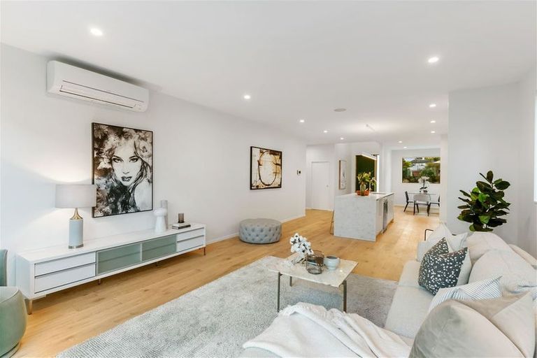 Photo of property in 35c Corunna Road, Milford, Auckland, 0620