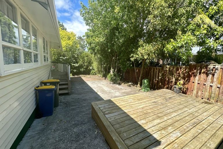 Photo of property in 13 Lucinda Place, Glen Eden, Auckland, 0602