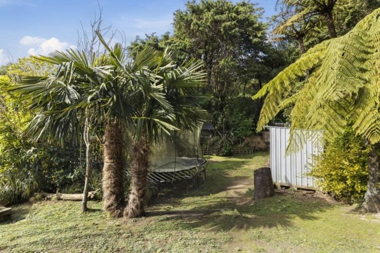 Photo of property in 13 Stratton Street, Normandale, Lower Hutt, 5010