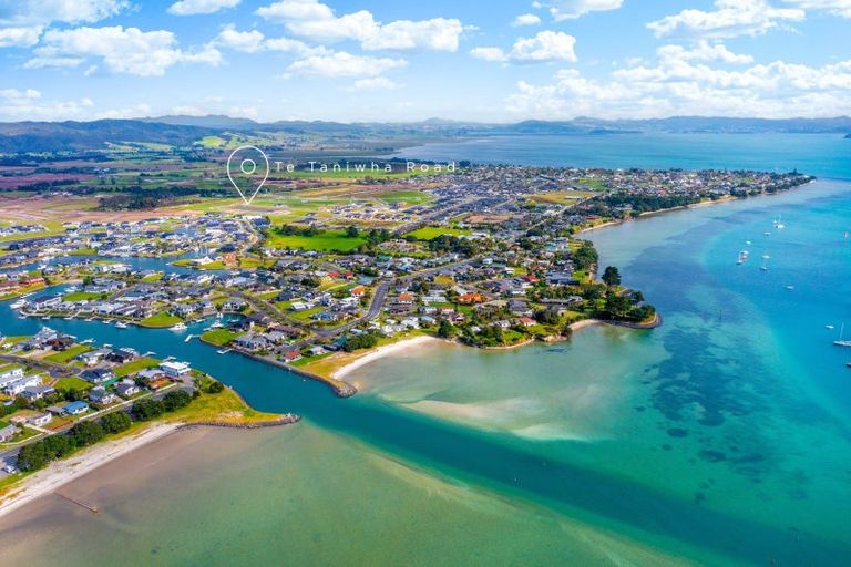 Photo of property in 61 Te Taniwha Road, One Tree Point, 0118