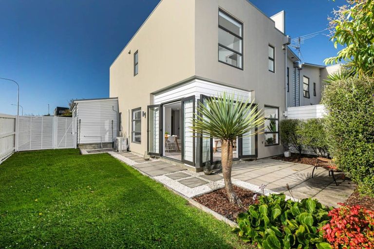 Photo of property in 11/40 Scarlet Oak Drive, Schnapper Rock, Auckland, 0632