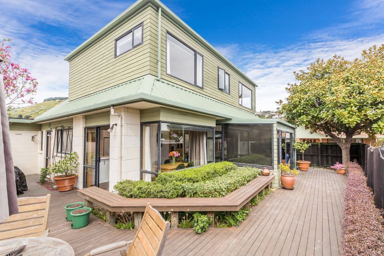 Photo of property in 2/8 Herbs Place, Cashmere, Christchurch, 8022