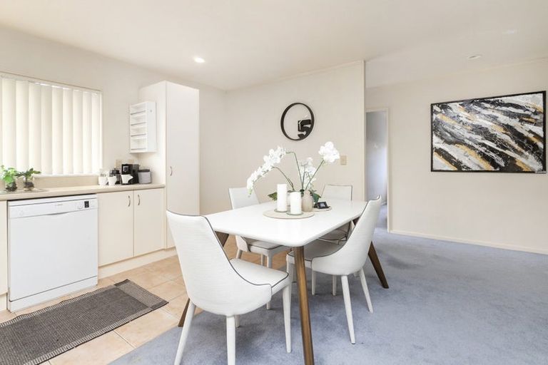 Photo of property in 14 Albizia Avenue, Henderson, Auckland, 0612