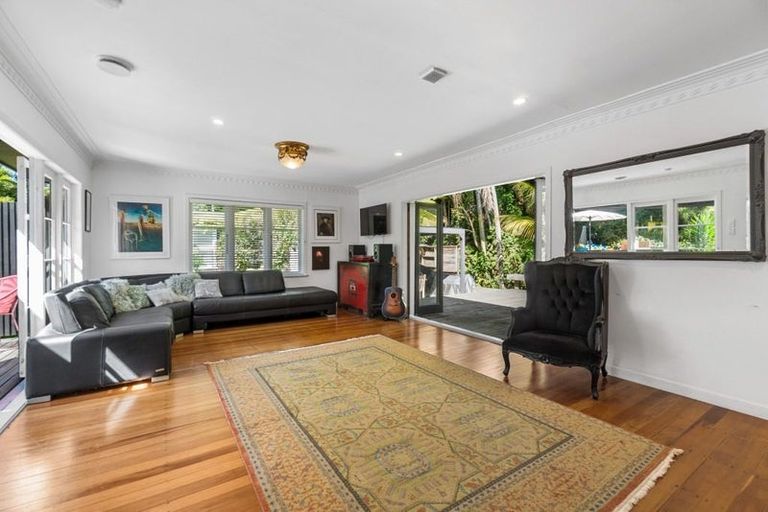 Photo of property in 31 Valley Road, Titirangi, Auckland, 0604