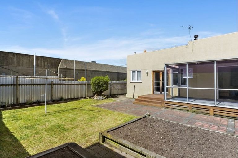 Photo of property in 32 Melbourne Street, South Dunedin, Dunedin, 9012