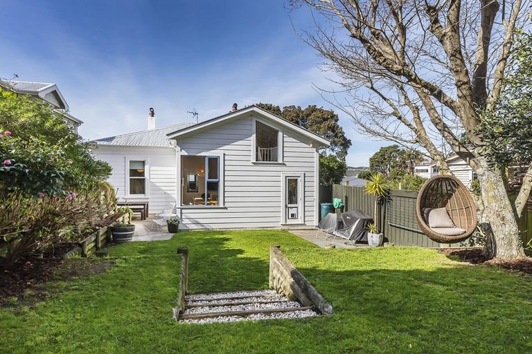 Photo of property in 27 Upper Bourke Street, Kilbirnie, Wellington, 6022