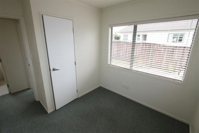 Photo of property in 5 Amberley Avenue, Te Atatu South, Auckland, 0610