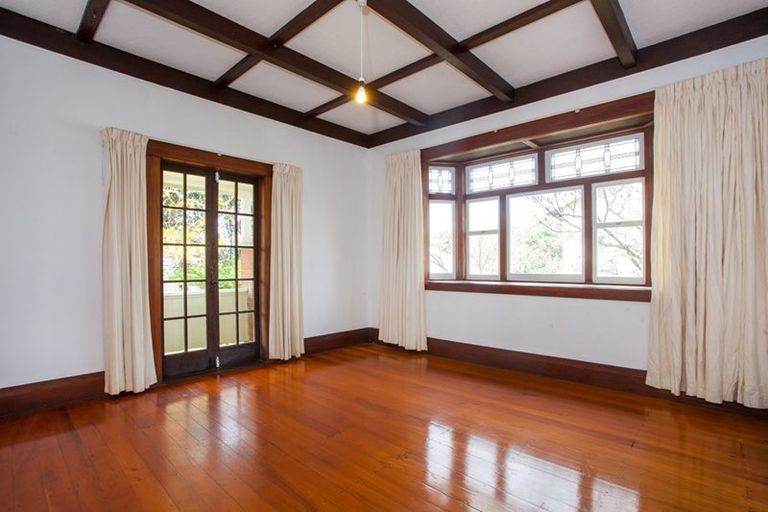 Photo of property in 49 Maungakiekie Avenue, Greenlane, Auckland, 1051