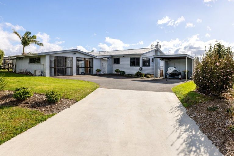 Photo of property in 242 Omokoroa Road, Omokoroa, 3114