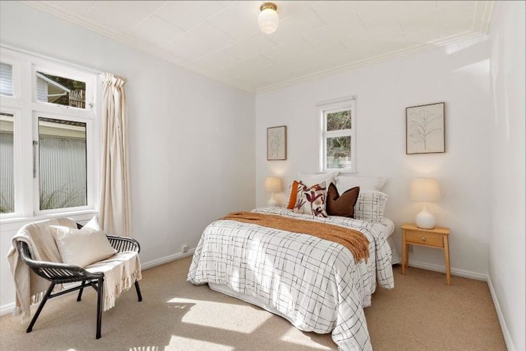 Photo of property in 74 Para Street, Miramar, Wellington, 6022