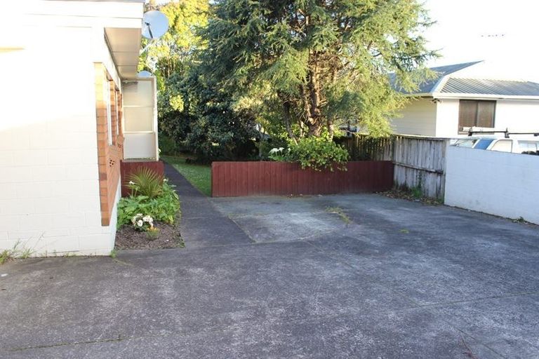 Photo of property in 2/23 Tahi Terrace, Glen Eden, Auckland, 0602