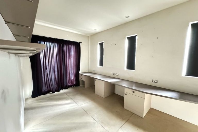 Photo of property in 37 Quedley Court, Eastern Beach, Auckland, 2012