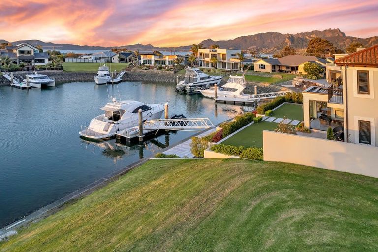 Photo of property in 10 Rauiri Drive, One Tree Point, 0118