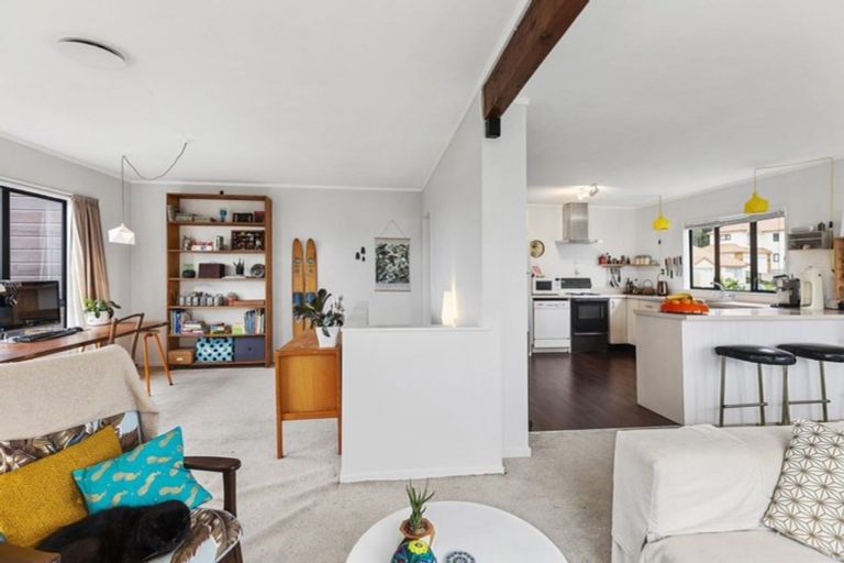 Photo of property in 2/45 Wye Street, Island Bay, Wellington, 6023