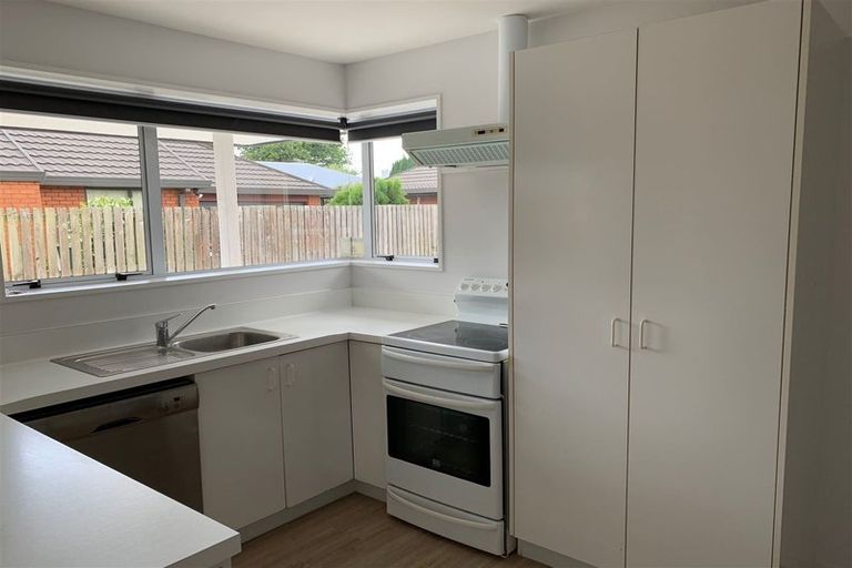 Photo of property in 1/49 Mcfaddens Road, St Albans, Christchurch, 8052