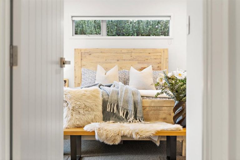 Photo of property in 8 Sir Lincoln Drive, Kumeu, 0810