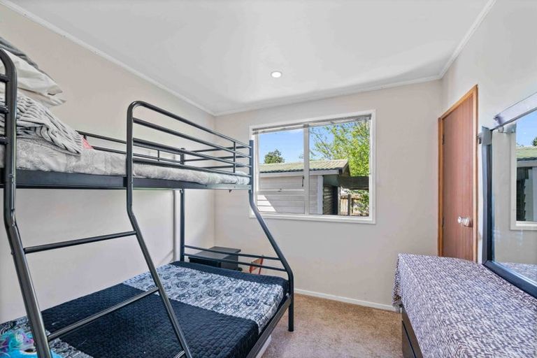 Photo of property in 16 Neems Place, Manurewa, Auckland, 2102