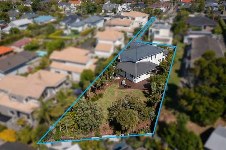 Photo of property in 22 Eversleigh Road, Belmont, Auckland, 0622