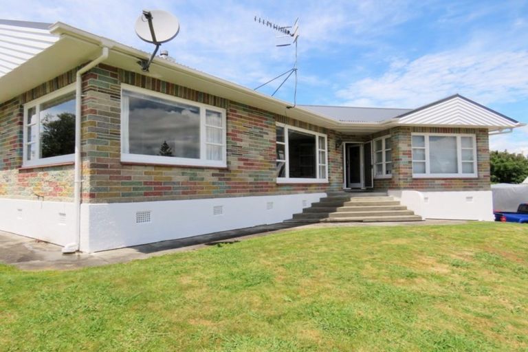 Photo of property in 2 Highbury Drive, Levin, 5510