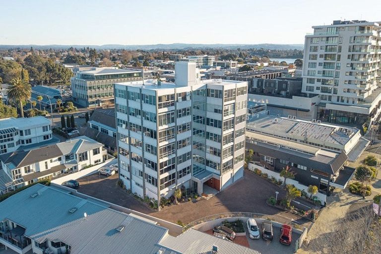 Photo of property in Elizabeth Height Apartments, 8 Elizabeth Street, Tauranga, 3110