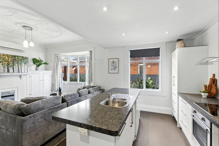 Photo of property in 253 Macandrew Road, Forbury, Dunedin, 9012