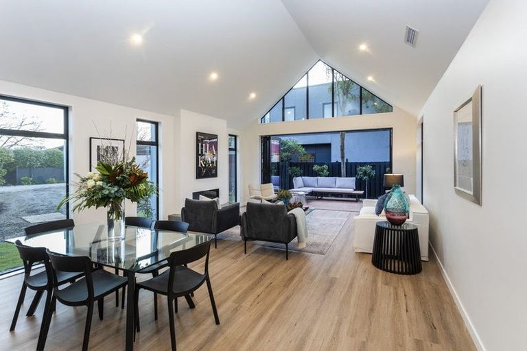 Photo of property in 112 Paparoa Street, Papanui, Christchurch, 8053