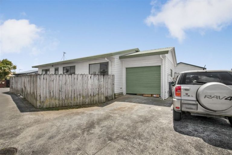 Photo of property in 28a Barneys Farm Road, Clendon Park, Auckland, 2103