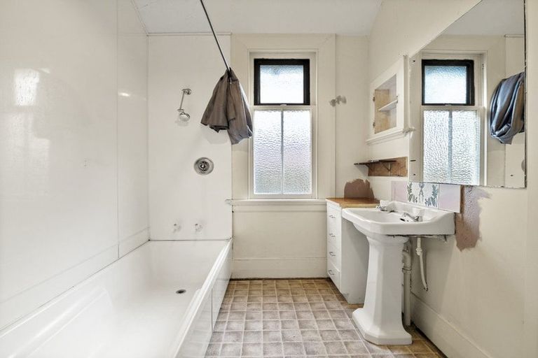 Photo of property in 34 Elm Row, Dunedin Central, Dunedin, 9016