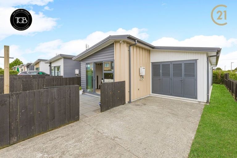 Photo of property in 42 Liberation Road, Papakura, 2110