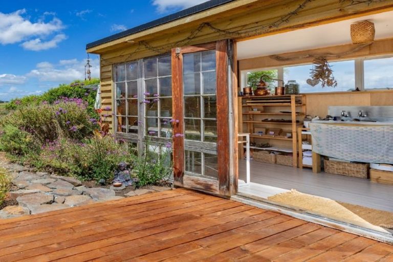 Photo of property in 31 Ranganui Road, Kaiwaka, 0573