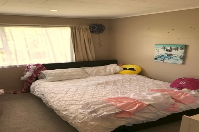 Photo of property in 3 Ayton Drive, Whitby, Porirua, 5024