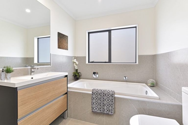 Photo of property in 9 Vincent Mcgrath Crescent, Swanson, Auckland, 0614