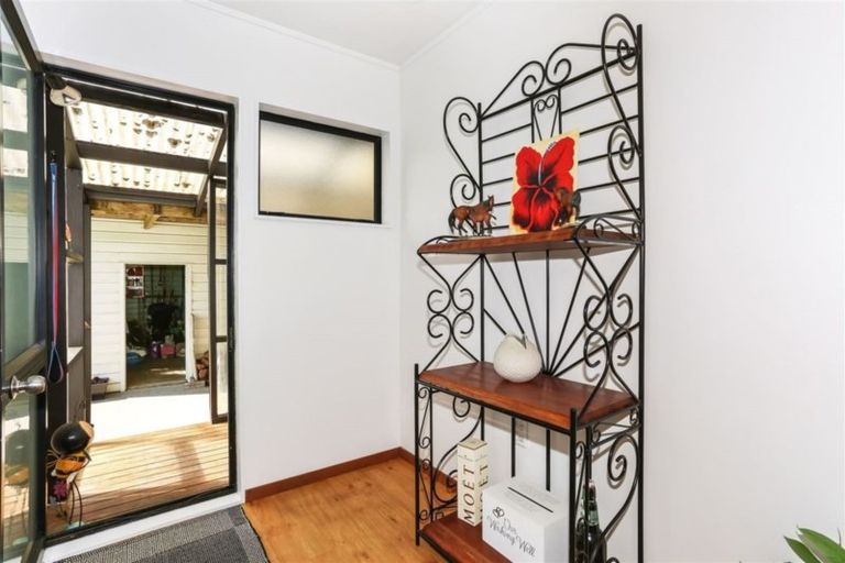 Photo of property in 14 Brewster Road, Pukekawa, Tuakau, 2696