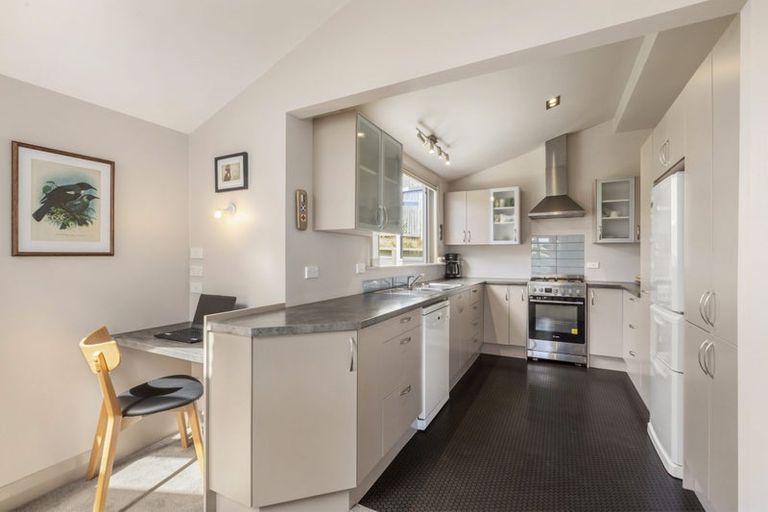 Photo of property in 33 Mckinley Crescent, Brooklyn, Wellington, 6021