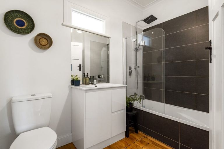 Photo of property in 1c Rutherford Street, Belmont, Auckland, 0622